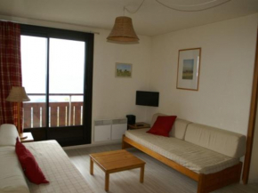 Appartement 3 pièces au pied des pistes avec balcon et équipements modernes - FR-1-557-103